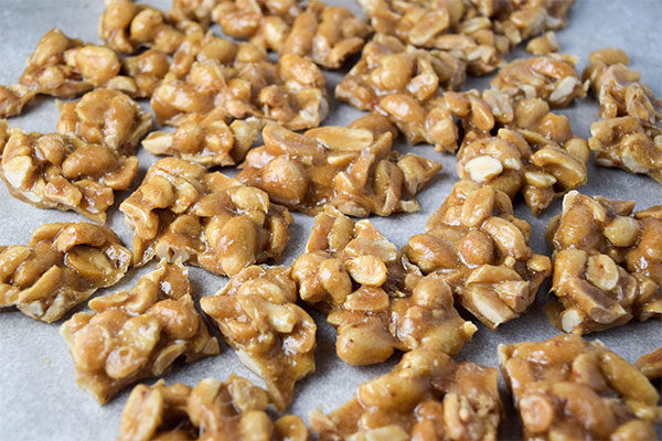 Cinnamon Vanilla Peanut Brittle - Jacked Kitchen